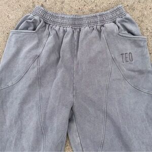 Teo wide leg, 100% cotton, heavy sweatpants. Men’s XL. Gray